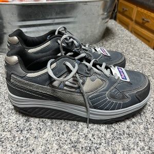 New With Tags Woman Shape Ups Sketchers 9.5